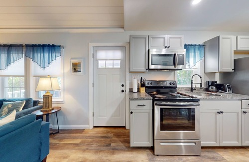 Lower Township Cabaña | Coastal Estate – Family Cottage with 2BD, 2BA & Pool Access
