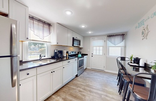 Lower Township Cabaña | Coastal Estate – Family Cottage with 2BD, 2BA & Pool Access