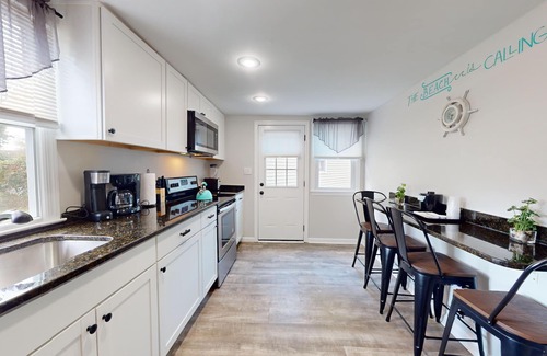 Lower Township Cabaña | Coastal Estate – Family Cottage with 2BD, 2BA & Pool Access