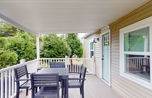 Lower Township Cabaña | Coastal Estate – Family Cottage with 2BD, 2BA & Pool Access