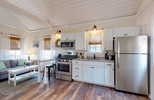 Lower Township Cabaña | Coastal Estate – Private Cottage with King Bed & Pool Access