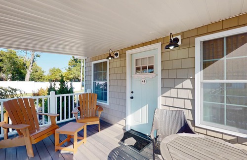 Lower Township Cabaña | Coastal Estate – Private Cottage with King Bed & Pool Access