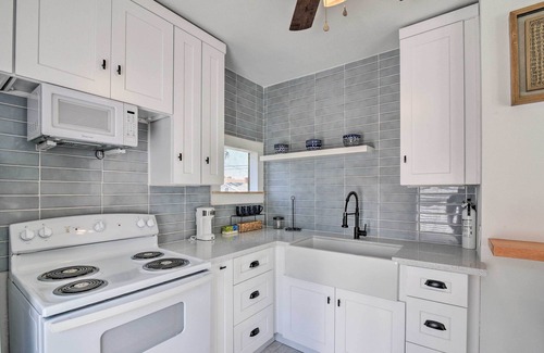 Galveston Cabaña | Coastal Galveston Retreat < 1 Mi to Beaches!