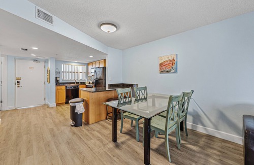 Belle Vista Condominio | Coastal Gem | Gulf Views + Walk to Fun