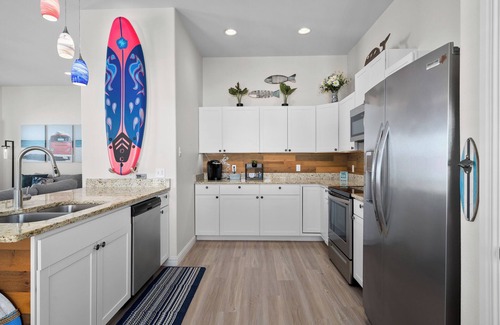 Rockport Casa | Coastal Getaway w/ Community Pool + Fishing Nearby