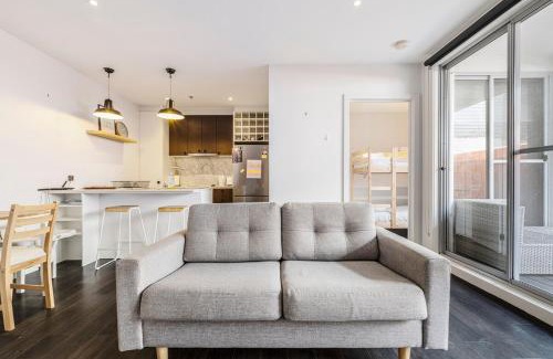 Bonbeach Casa | Coastal Getaway with Parking and Steps from the Beach