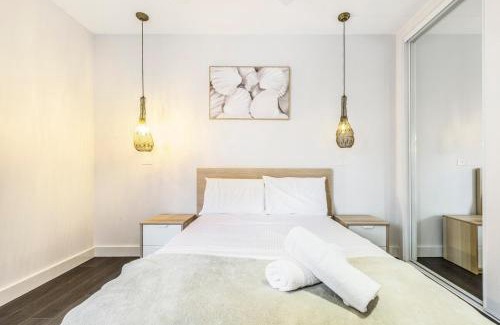 Bonbeach Casa | Coastal Getaway with Parking and Steps from the Beach
