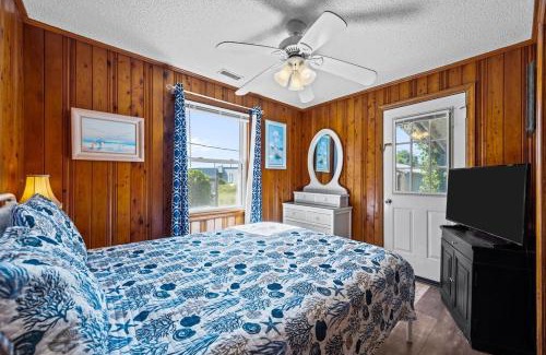 Surf City Apartamento | Coastal Haven Cottage- Beach, Shopping, Fun