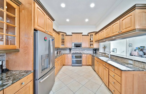 Beachview Country Club Estates Casa | Coastal Haven Estate: Immaculate Home w/ Pool &Spa