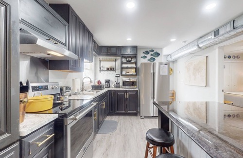 Supply Casa | Coastal home close to beach and local attractions
