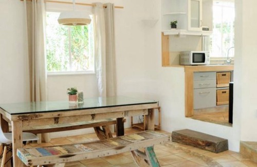 Tamarin Casa | Coastal Home in Tamarin – A/C, Wi-Fi, Walk to Everything