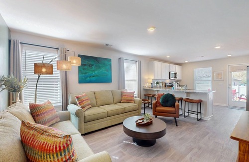 Ocean Isle Beach Casa | Coastal home near golf courses and close to beach attractions - central AC & W/D