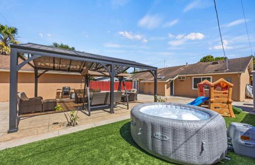 Goleta Casa | Coastal Home Near UCSB & Airport, Hot Tub, King Beds, Fast Wifi, Sleeps 6