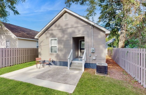 Wilmington Casa | Coastal home with private yard, close to riverfront and local attractions