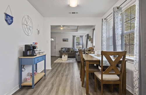 Mississippi City Apartamento | Coastal inspired Duplex. Close to the beach! #2