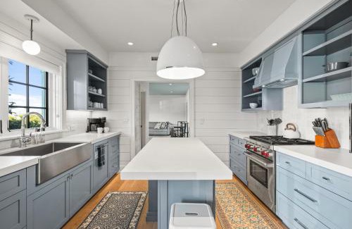 Village of La Jolla Casa | Coastal La Jolla Luxury - AC & Large Ocean View Patio!