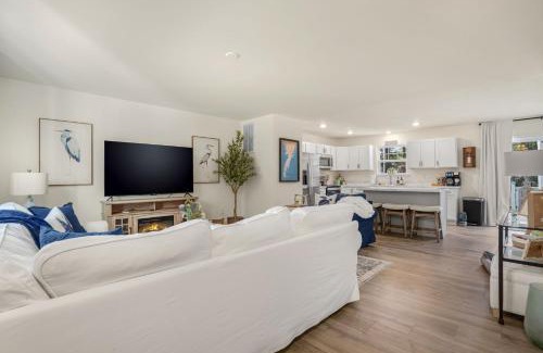 Captain's Cove Casa | Coastal Living - Brand new home with Community Pool & Pet Friendly!