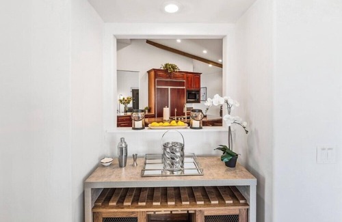 Country Club Casa | Coastal Lookout: 4BR Luxury Home w/ Beautiful Patio & Jet Tub in La Jolla