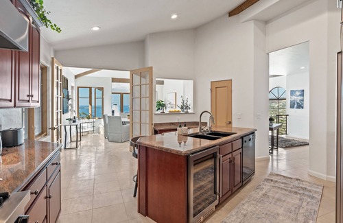 Country Club Casa | Coastal Lookout: 4BR Luxury Home w/ Beautiful Patio & Jet Tub in La Jolla