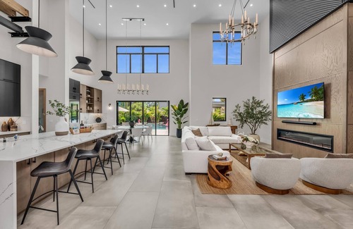 Arlington Park Casa | Coastal Luxe, Spacious 5bedroom house 5miles to Siesta with saltwater pool, WiFi