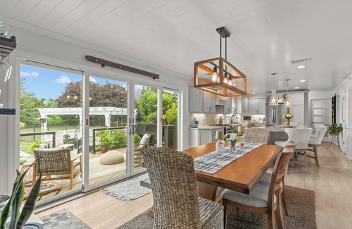 Newport East Casa | Coastal Middletown, RI home. Minutes to Newport. Heated, salt water pool.