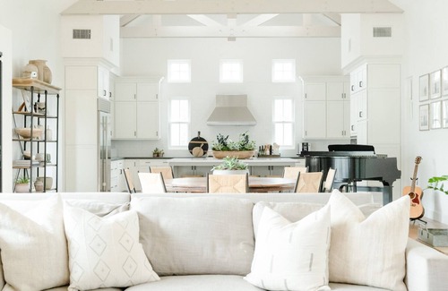 Cardiff-by-the-Sea Casa | Coastal modern farmhouse retreat 1.5 miles from the beach