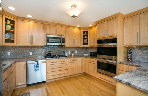 Snug Harbor Casa | Lujo Narragansett Beach Home - Your Happy Place!