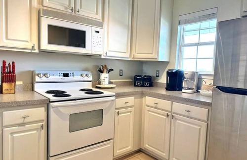 Rehoboth Beach Condominio | Coastal Oasis - Cozy 2BR Condo in Rehoboth Beach