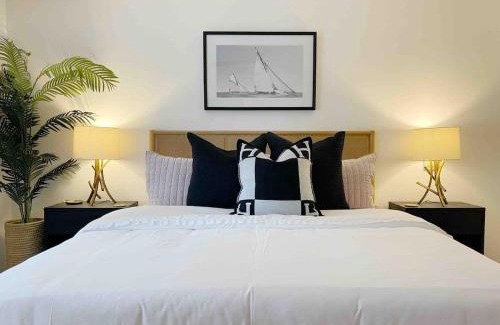 Talahi Island Casa | Coastal Oasis w Pool Near Beach and Downtown!