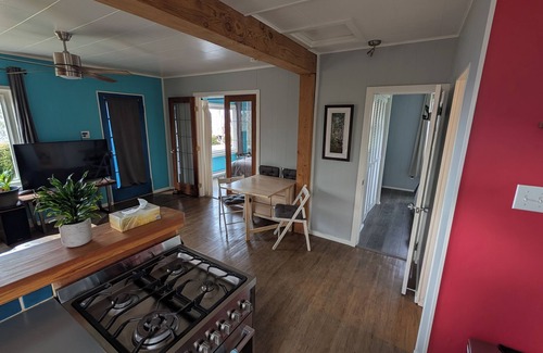 Powell River Casa | Coastal Ocean View Cottage w/ Hot Tub