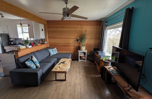Powell River Casa | Coastal Ocean View Cottage w/ Hot Tub