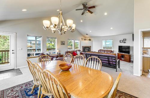 Newport Casa | Coastal Oregon Home Walk to Dock!