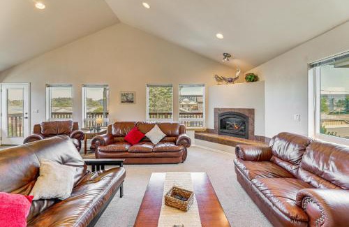 Newport Casa | Coastal Oregon Home Walk to Dock!