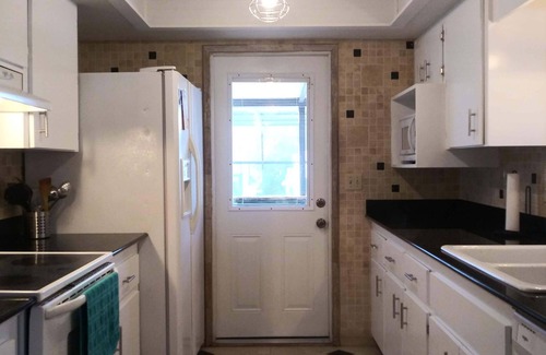 Memphis Casa | Coastal Paradise w/ heated pool, clean and comfy, centrally located