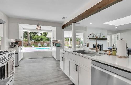Savannah Casa | Coastal Pool Retreat Near Beach Downtown & Fun