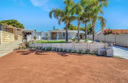 Beldon Casa | Coastal Poolside Retreat