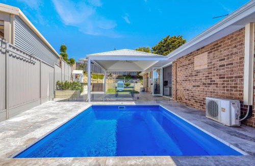 Beldon Casa | Coastal Poolside Retreat