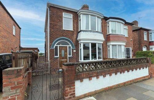 Redcar Casa | Coastal Retreat! Summ