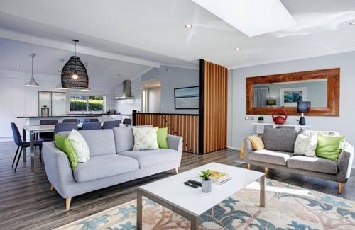 Rothesay Bay Casa | Coastal Retreat w Spa Pool just Steps to the Beach