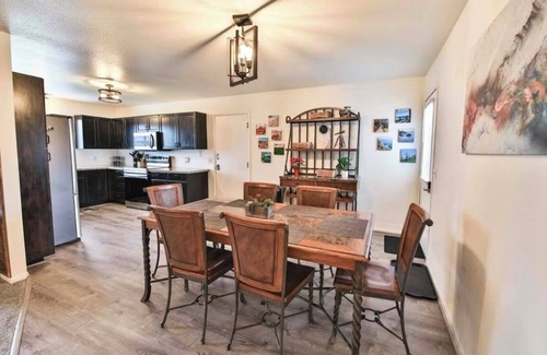 Bertsch-Oceanview Casa | Coastal & Redwood Bungalow! 1 mile from the ocean, minutes from redwoods!