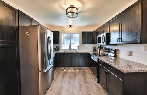 Bertsch-Oceanview Casa | Coastal & Redwood Bungalow! 1 mile from the ocean, minutes from redwoods!
