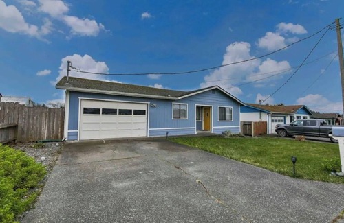Bertsch-Oceanview Casa | Coastal & Redwood Bungalow! 1 mile from the ocean, minutes from redwoods!