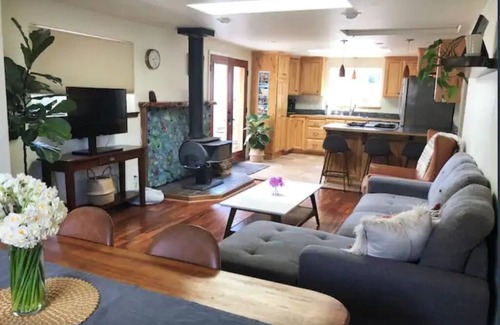 Westhaven-Moonstone Casa | Coastal Refuge, *Hot Tub,* Close to Town.