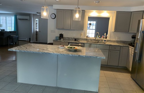 Kennebunk Casa | Coastal Retreat-Indoor Saltwater Pool, Hot Tub & Sauna 1 mile from Mothers Beach