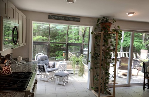 Kennebunk Casa | Coastal Retreat-Indoor Saltwater Pool, Hot Tub & Sauna 1 mile from Mothers Beach