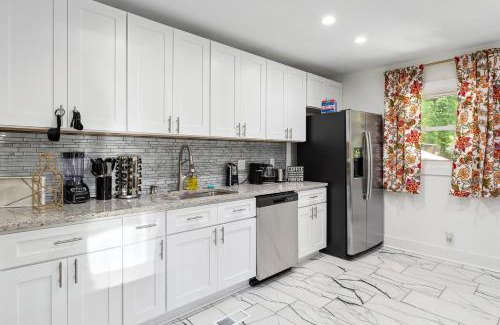 East Point Apartamento | Coastal Retreat Oasis- Perfect for large groups by Deity Villas