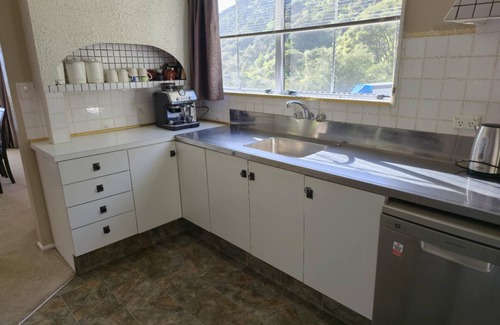 Moetapu Bay Casa | Coastal Retreat on Moetapu Bay Road – Marlborough Sounds Paradise