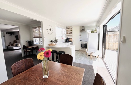 Papamoa Beach Casa | Coastal Sanctuary : Easy walk to Papamoa Beach : n2in1 Family Home + Guest Suite