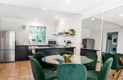 Belongil Casa | Coastal Townhouse - Minutes from the Beach and a short walk to town.