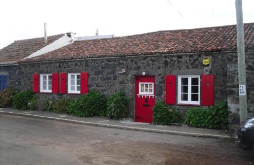 Ponta Delgada Casa | Coastal Trail Cottage
